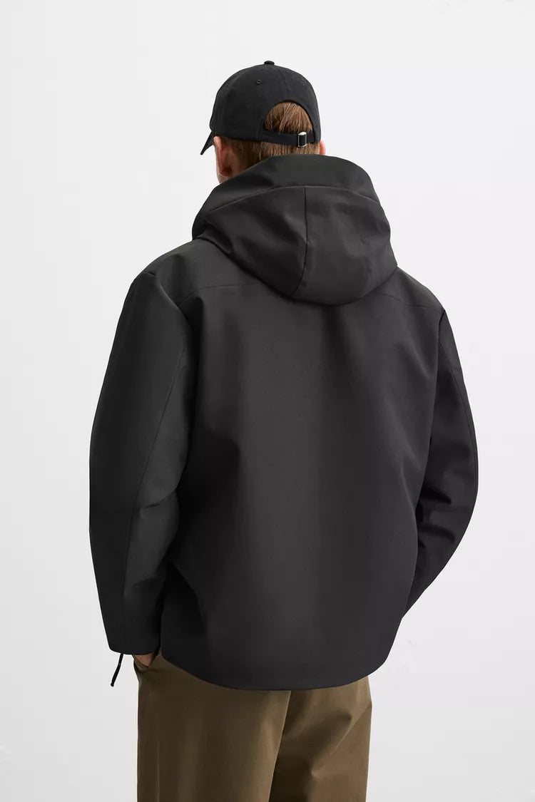 BLOUSON TÉCNICO CON CAPUCHA