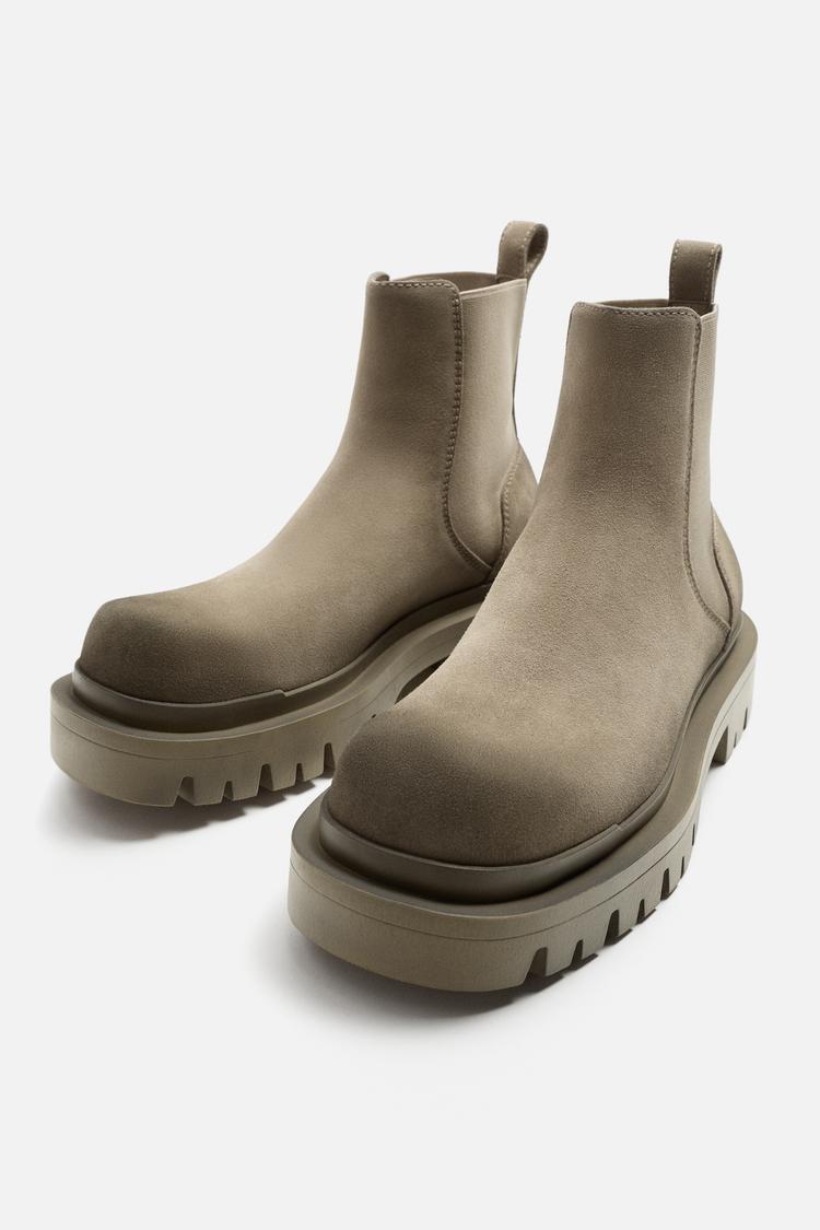 BOTAS CHELSEA DE CUERO CON SUELAS VOLUMINOSAS